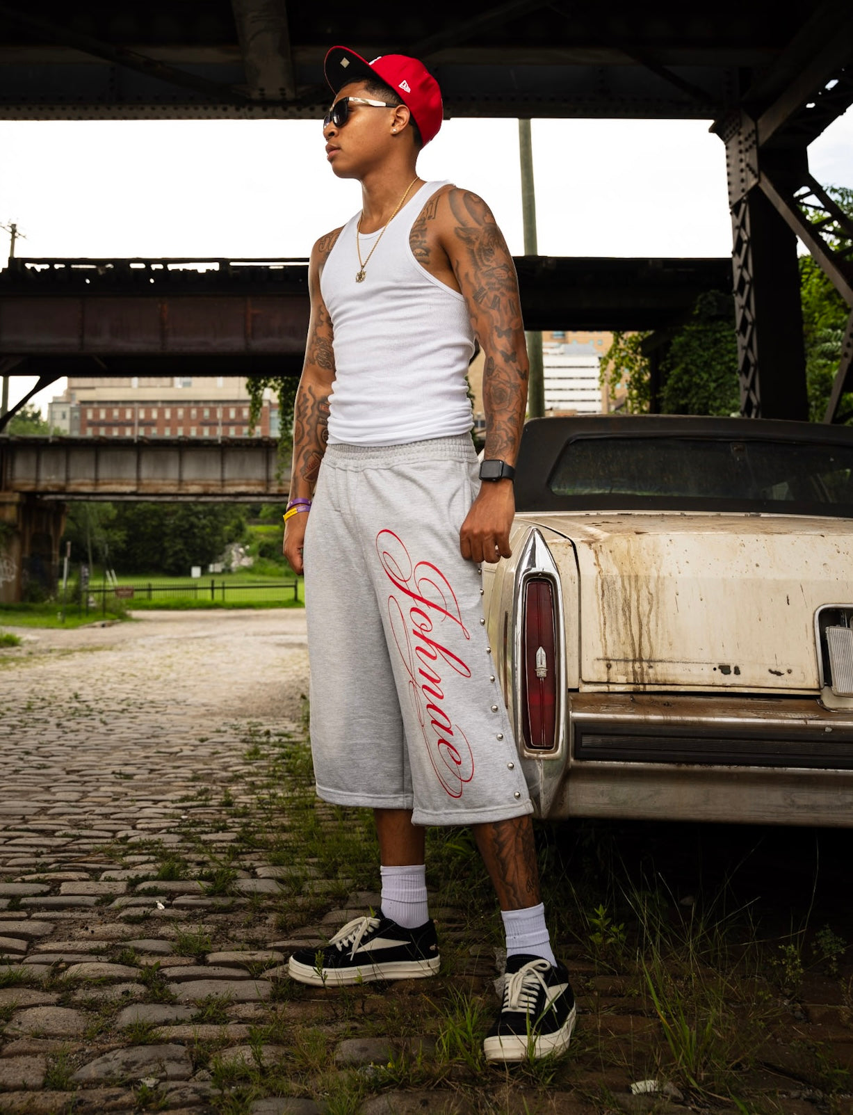 GREY CALLIGRAPHY CAPRI SHORTS