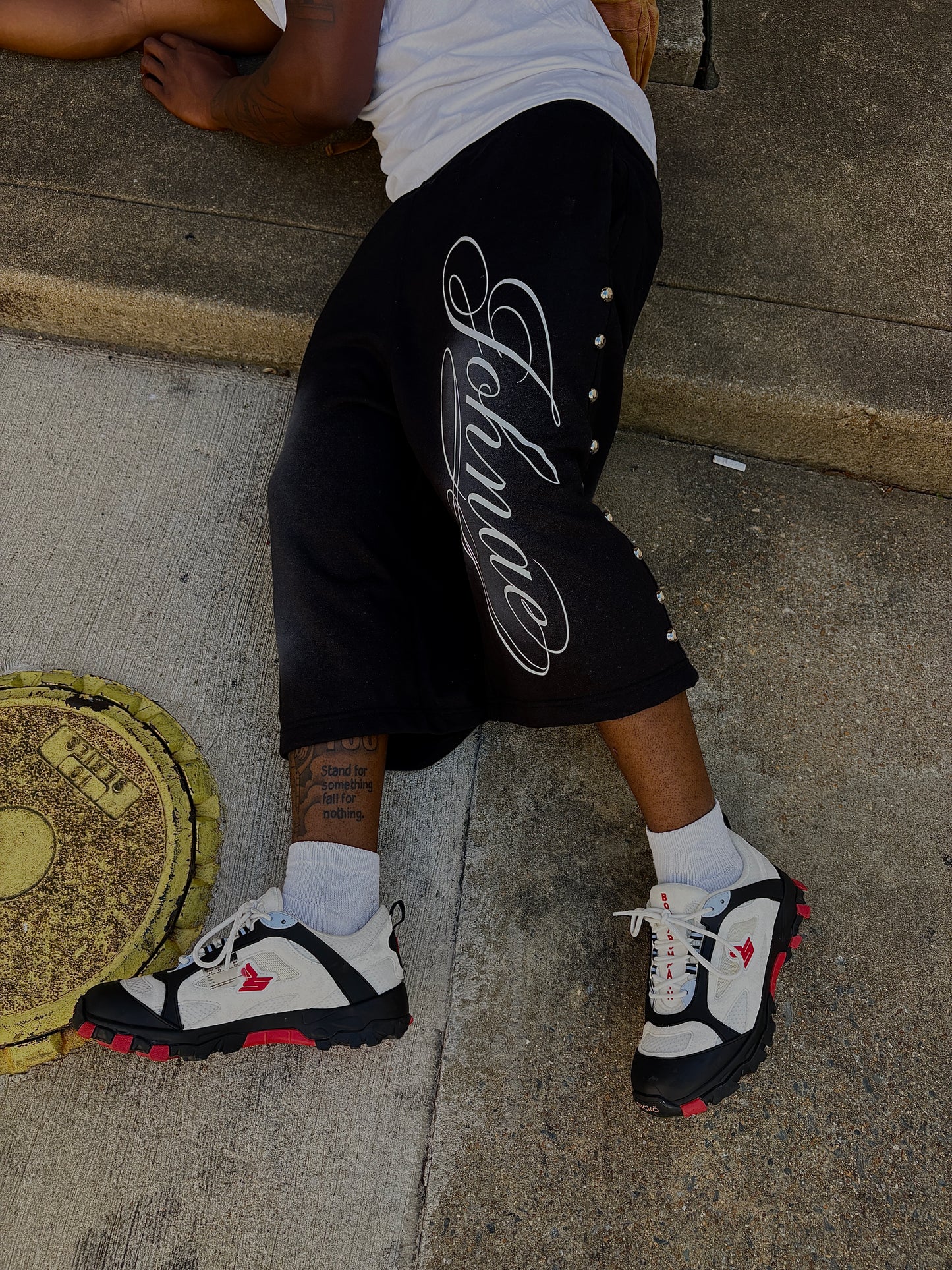 BLACK CALLIGRAPHY CAPRI SHORTS