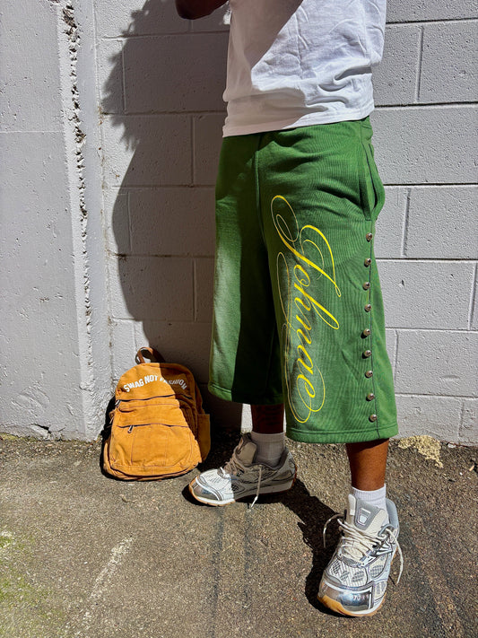 GREEN CALLIGRAPHY CAPRI SHORTS
